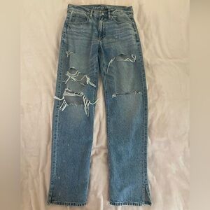 NWOT AMERICAN EAGLE JEANS SIZE 4!